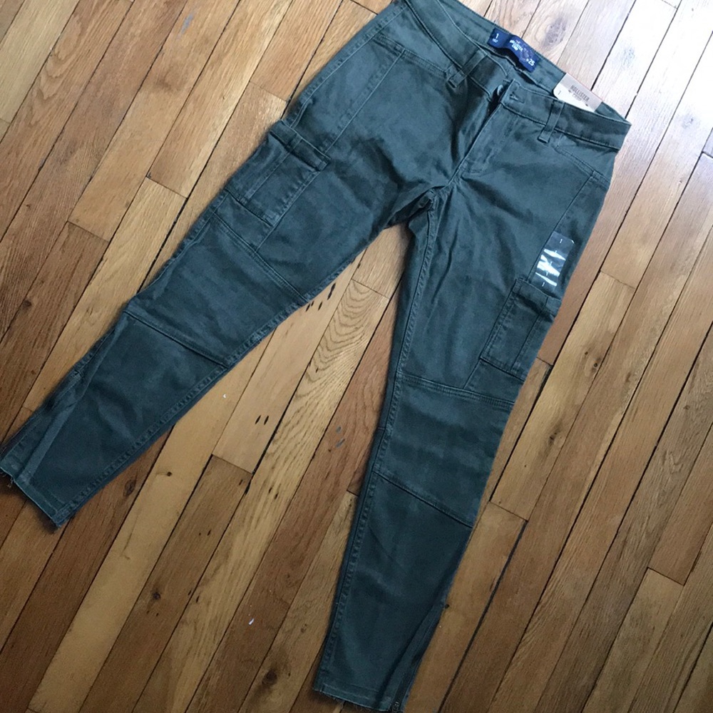 Hollister ankle crop cargo pants